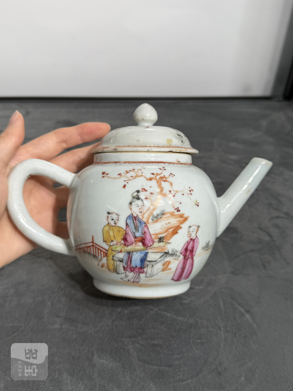 清乾隆广彩庭院教子图茶壶 - 图2